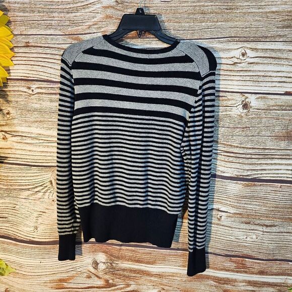 I.e long sleeve sweater women's large gray&black pre-owned - Picture 2 of 3